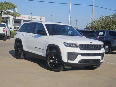 2026 Jeep Grand Cherokee Laredo Altitude