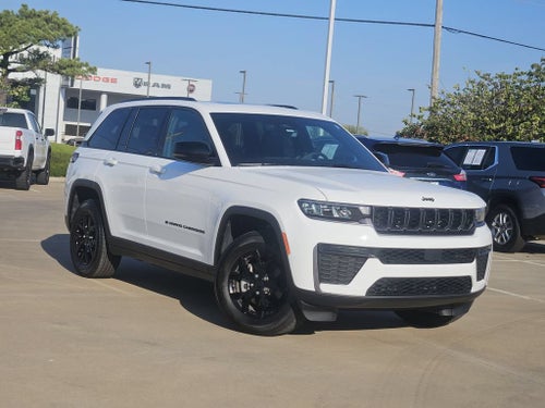 2026 Jeep Grand Cherokee Laredo Altitude