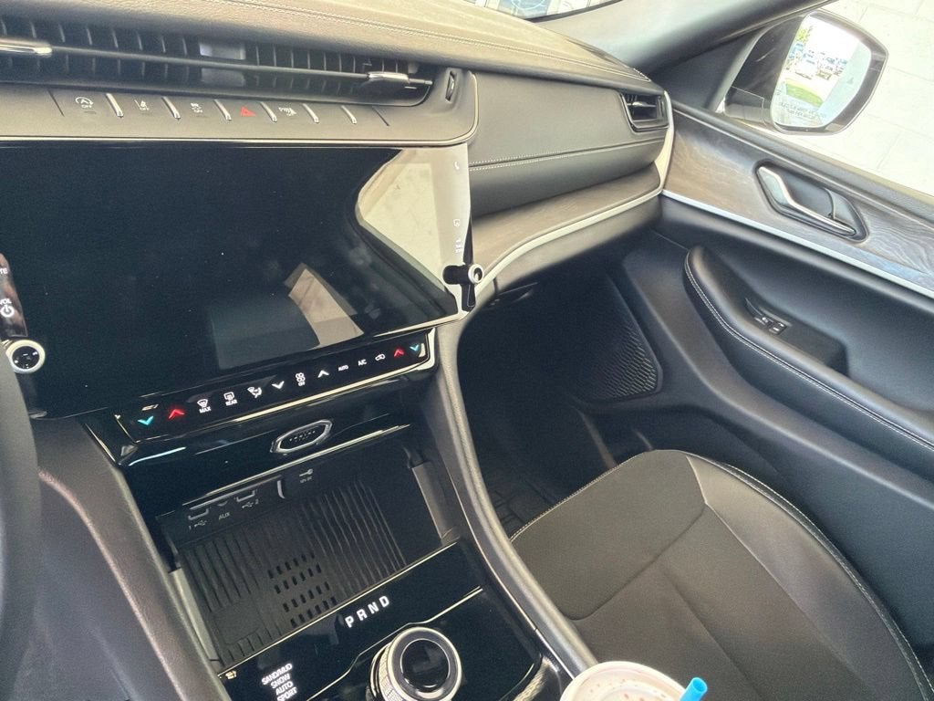 2026 Jeep Grand Cherokee Laredo Altitude