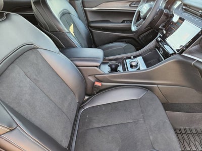 2026 Jeep Grand Cherokee Laredo Altitude