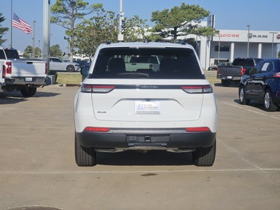2026 Jeep Grand Cherokee Laredo Altitude