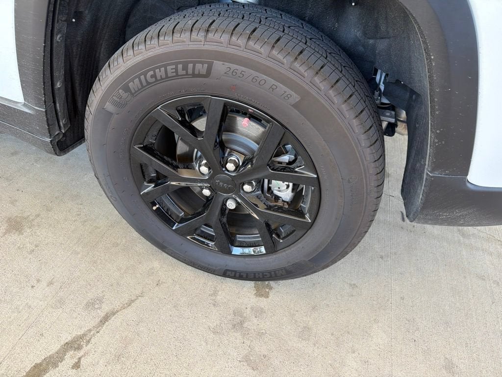 2026 Jeep Grand Cherokee Laredo Altitude