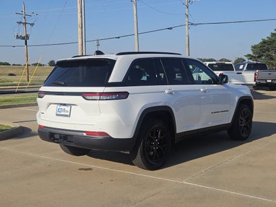 2026 Jeep Grand Cherokee Laredo Altitude