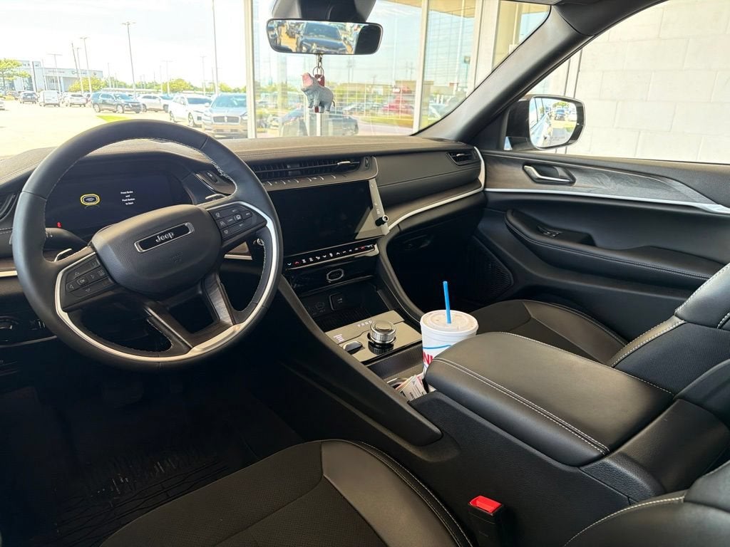 2026 Jeep Grand Cherokee Laredo Altitude