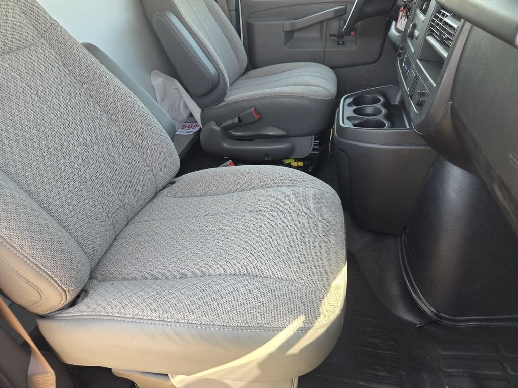 2024 Chevrolet Express Cutaway 3500 1WT