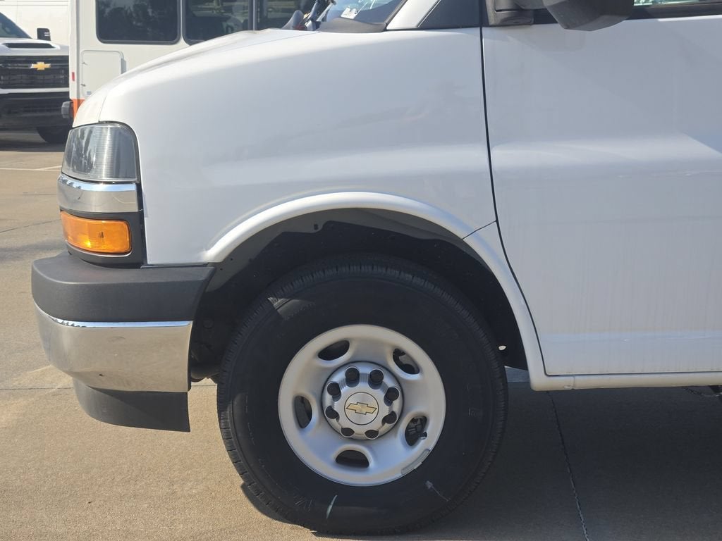 2024 Chevrolet Express Cutaway 3500 1WT