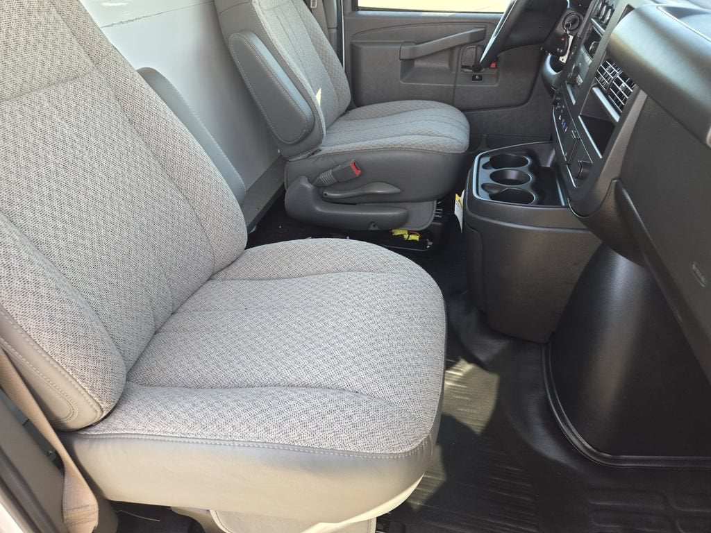 2024 Chevrolet Express Cutaway 3500 1WT