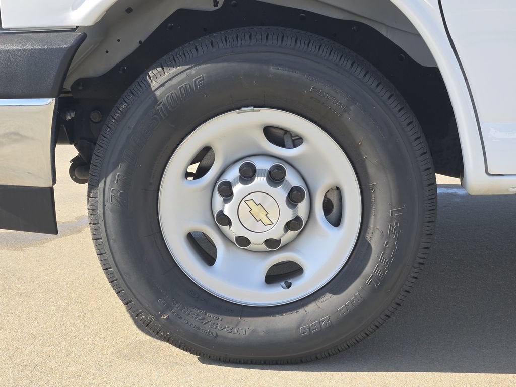 2024 Chevrolet Express Cutaway 3500 1WT
