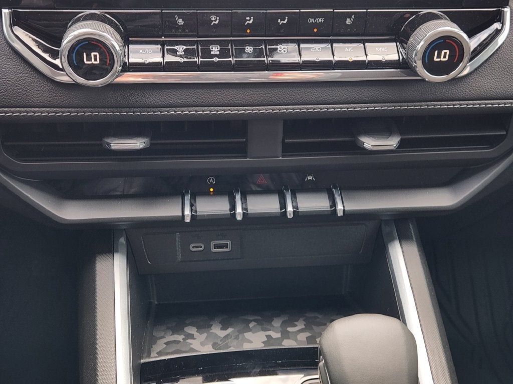 2026 Chevrolet Colorado LT - Photo 14