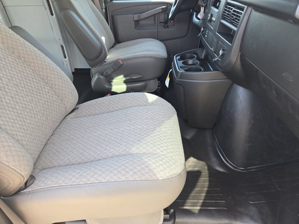 2026 Chevrolet Express Cargo 1WT