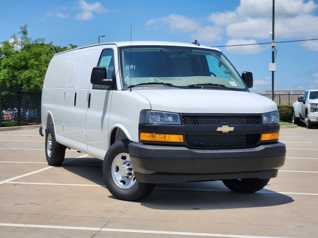 2025 Chevrolet Express Cargo WT