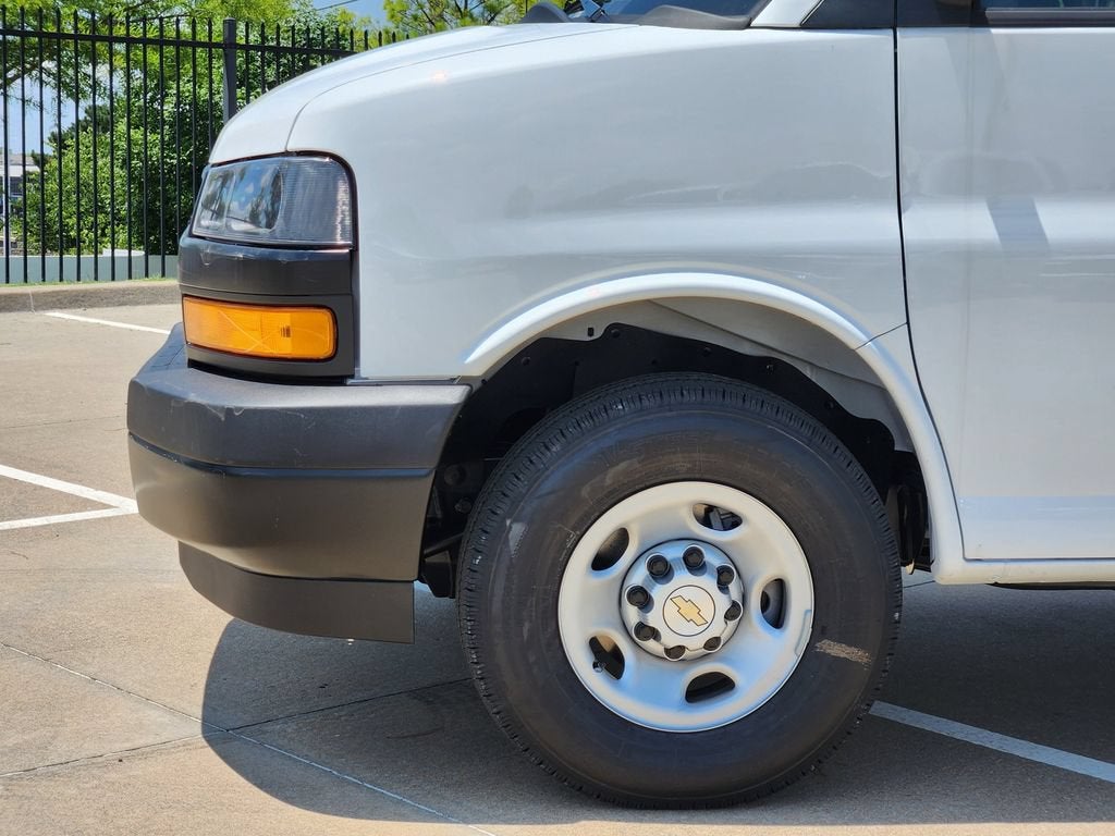 2025 Chevrolet Express Cargo WT