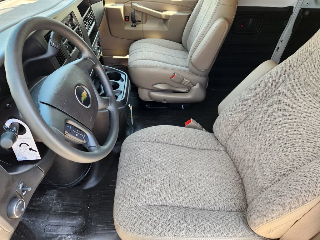 2025 Chevrolet Express Cargo WT