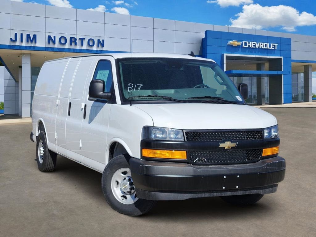 2025 Chevrolet Express Cargo 3500 WT