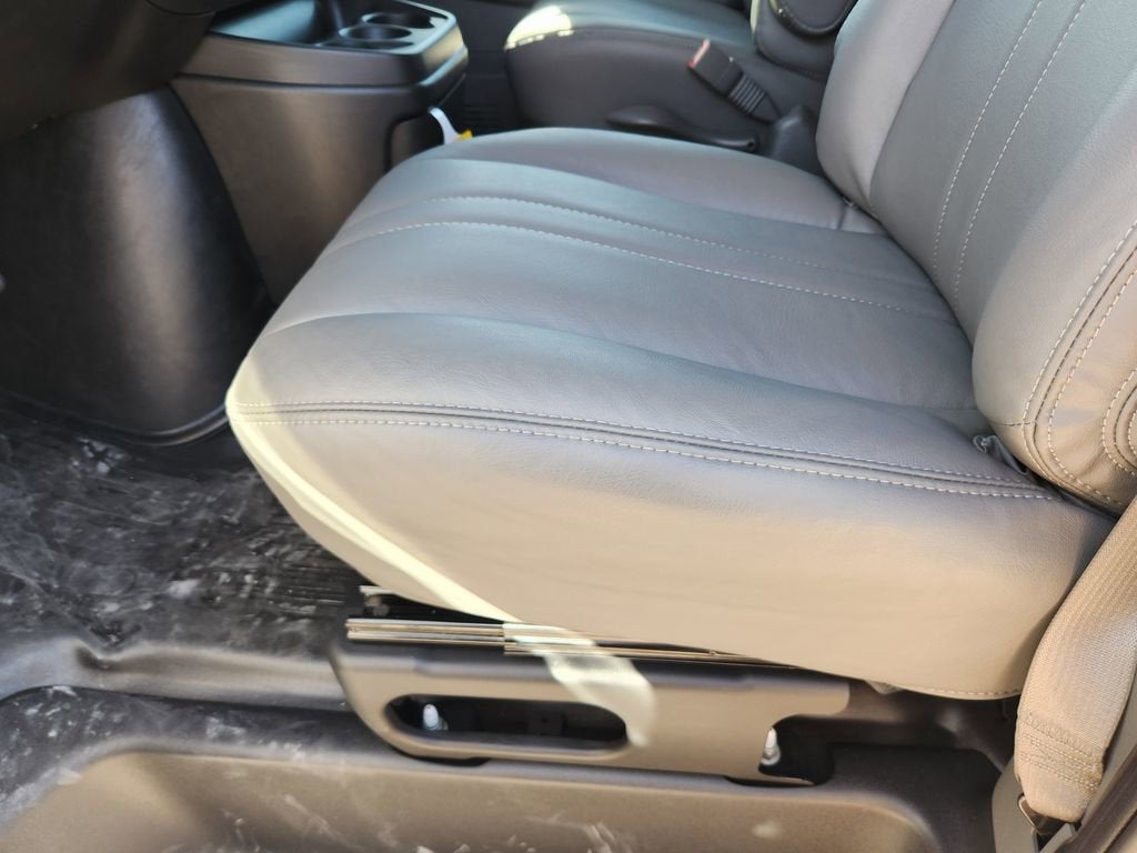 2025 Chevrolet Express Cargo 3500 WT