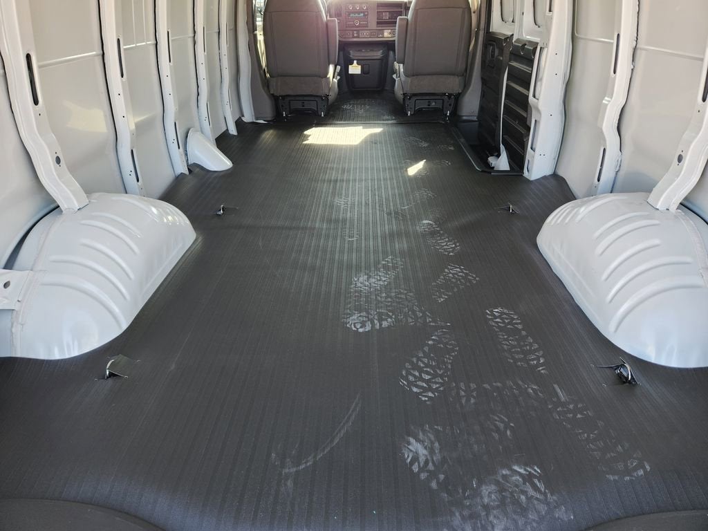 2025 Chevrolet Express Cargo 3500 WT