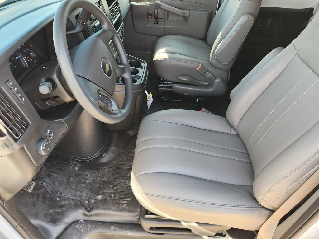 2025 Chevrolet Express Cargo 3500 WT