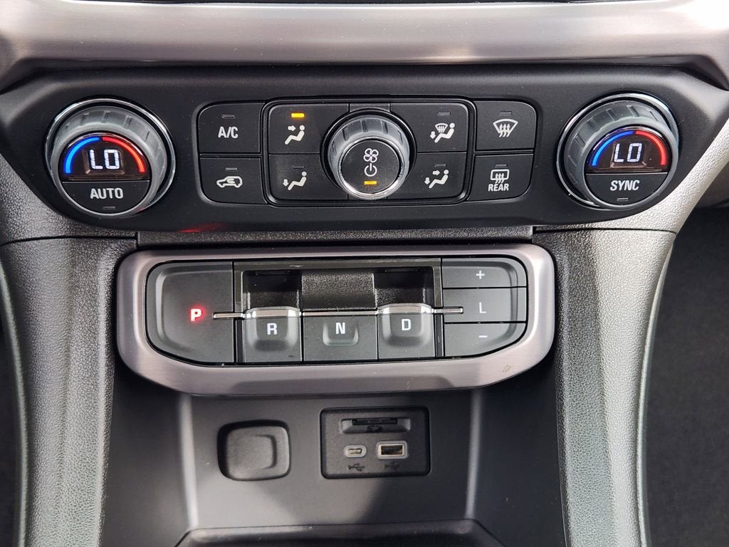 2022 GMC Acadia AT4