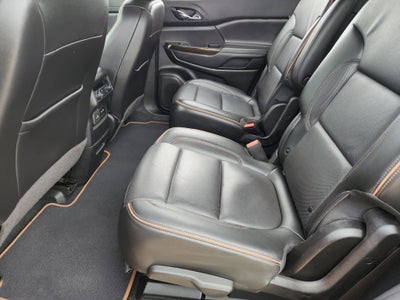 2022 GMC Acadia AT4