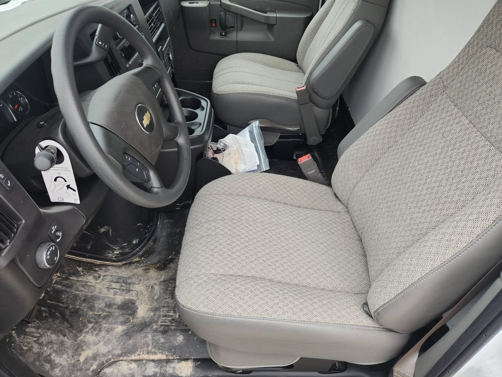 2024 Chevrolet Express Cutaway 4500 2WT