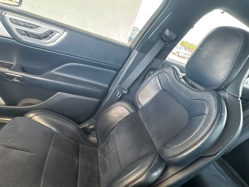 2017 Lincoln Continental Black Label