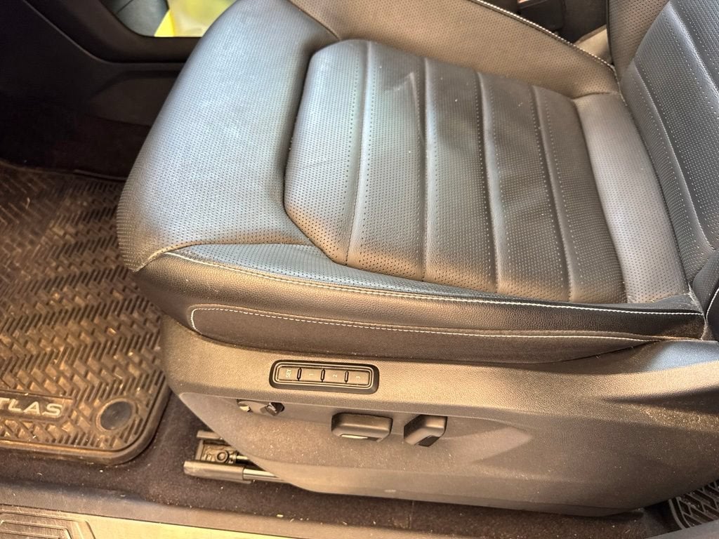 2024 Volkswagen Atlas Cross Sport 2.0T SEL R-Line