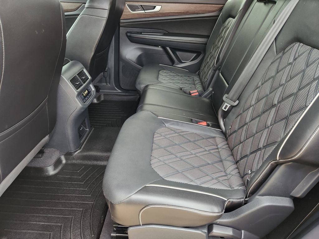 2024 Volkswagen Atlas 2.0T SEL Premium R-Line