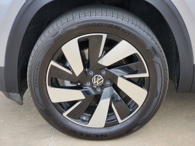 2025 Volkswagen Atlas Cross Sport 2.0T SE w/Technology