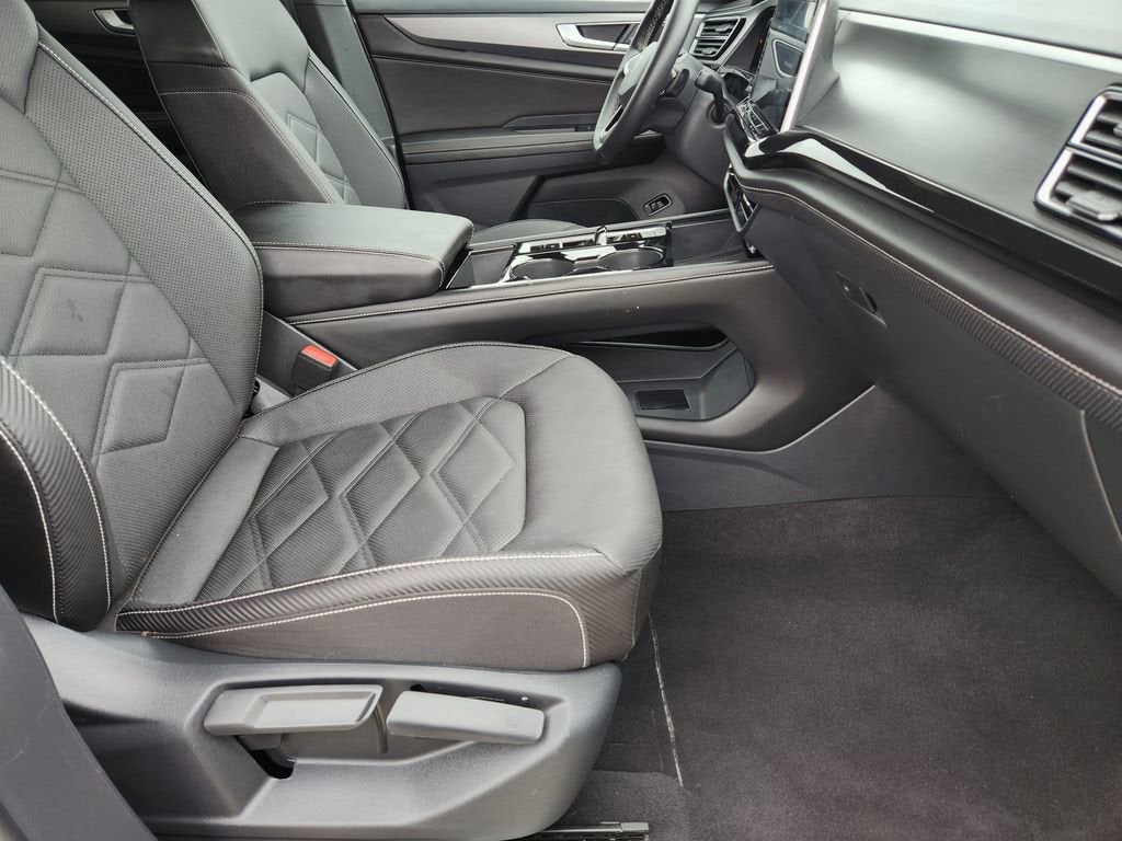 2025 Volkswagen Atlas Cross Sport 2.0T SE w/Technology