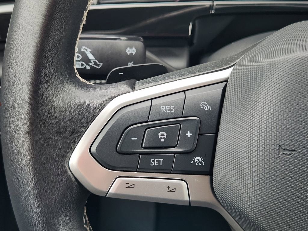 2025 Volkswagen Atlas Cross Sport 2.0T SE w/Technology