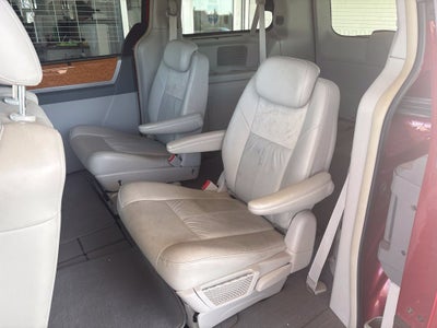 2010 Chrysler Town & Country Limited