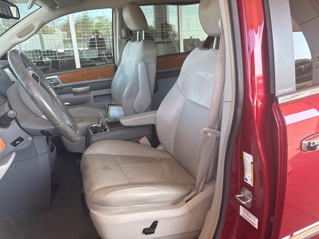 2010 Chrysler Town & Country Limited