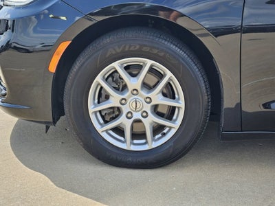 2024 Chrysler Pacifica Touring