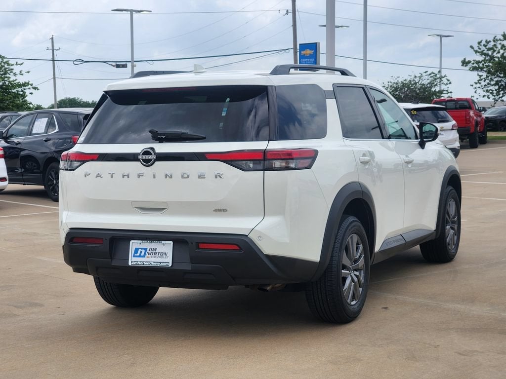 2025 Nissan Pathfinder SV