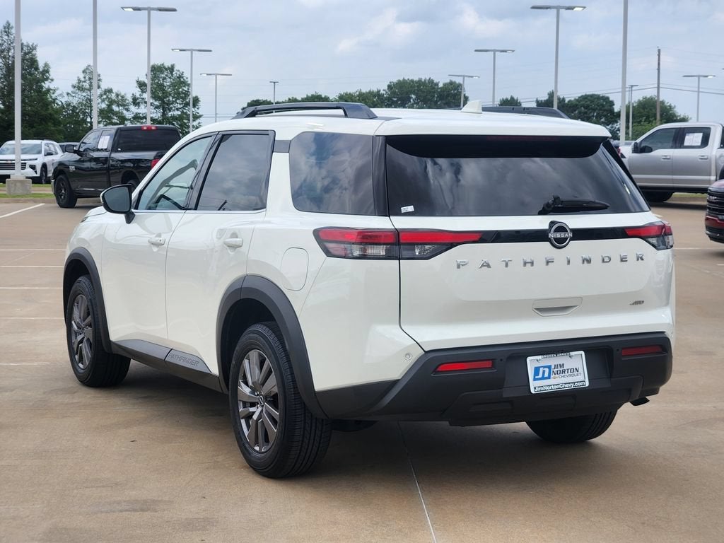2025 Nissan Pathfinder SV