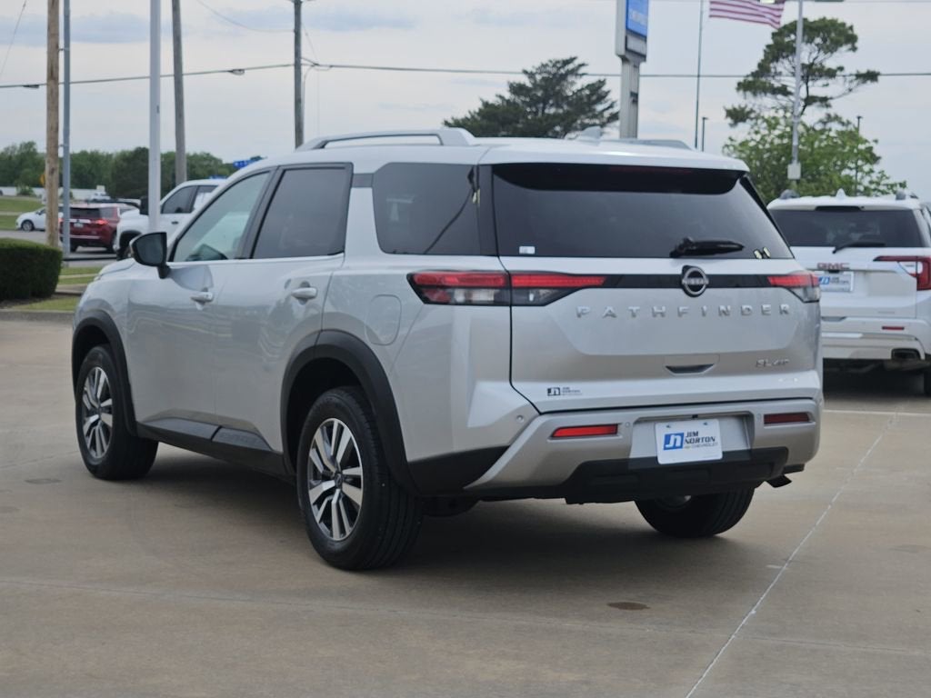 2025 Nissan Pathfinder SL