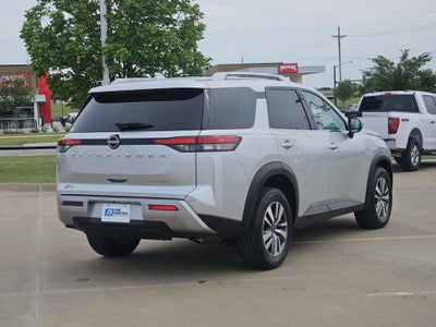2025 Nissan Pathfinder SL