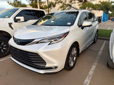 2022 Toyota Sienna Platinum