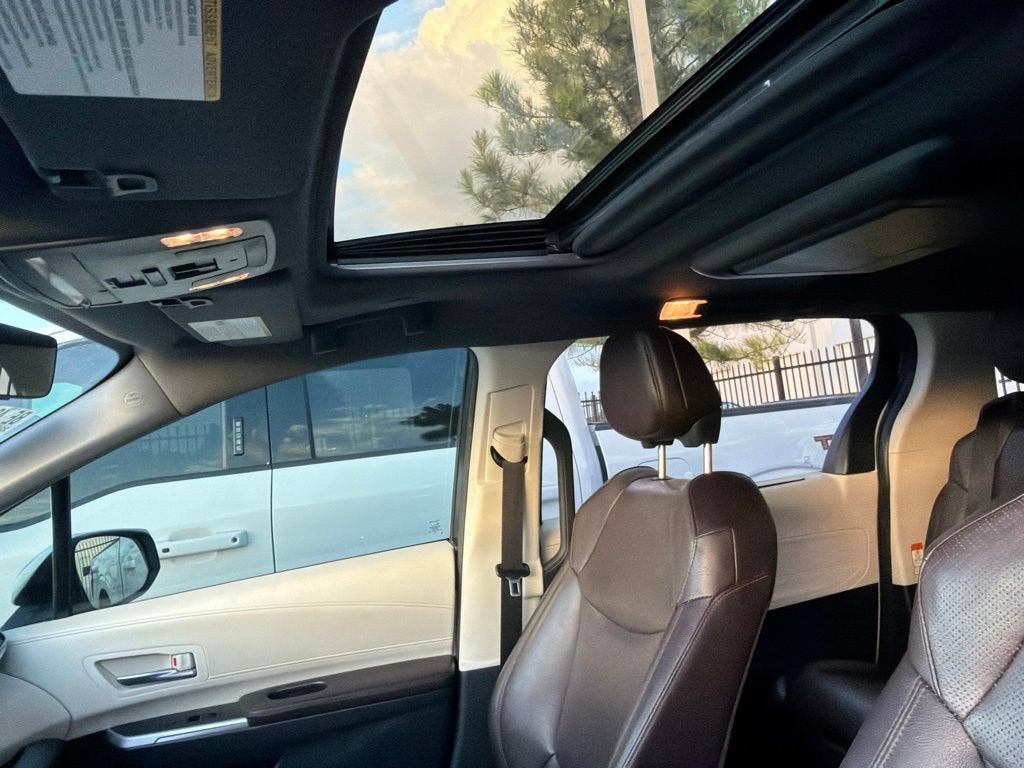 2022 Toyota Sienna Platinum