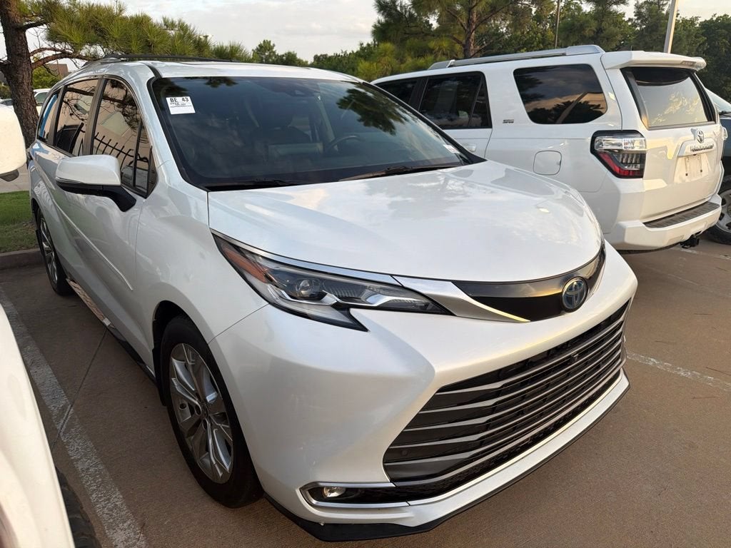 2022 Toyota Sienna Platinum