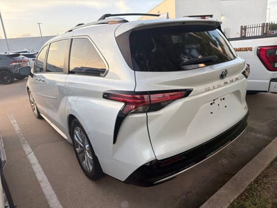 2022 Toyota Sienna Platinum