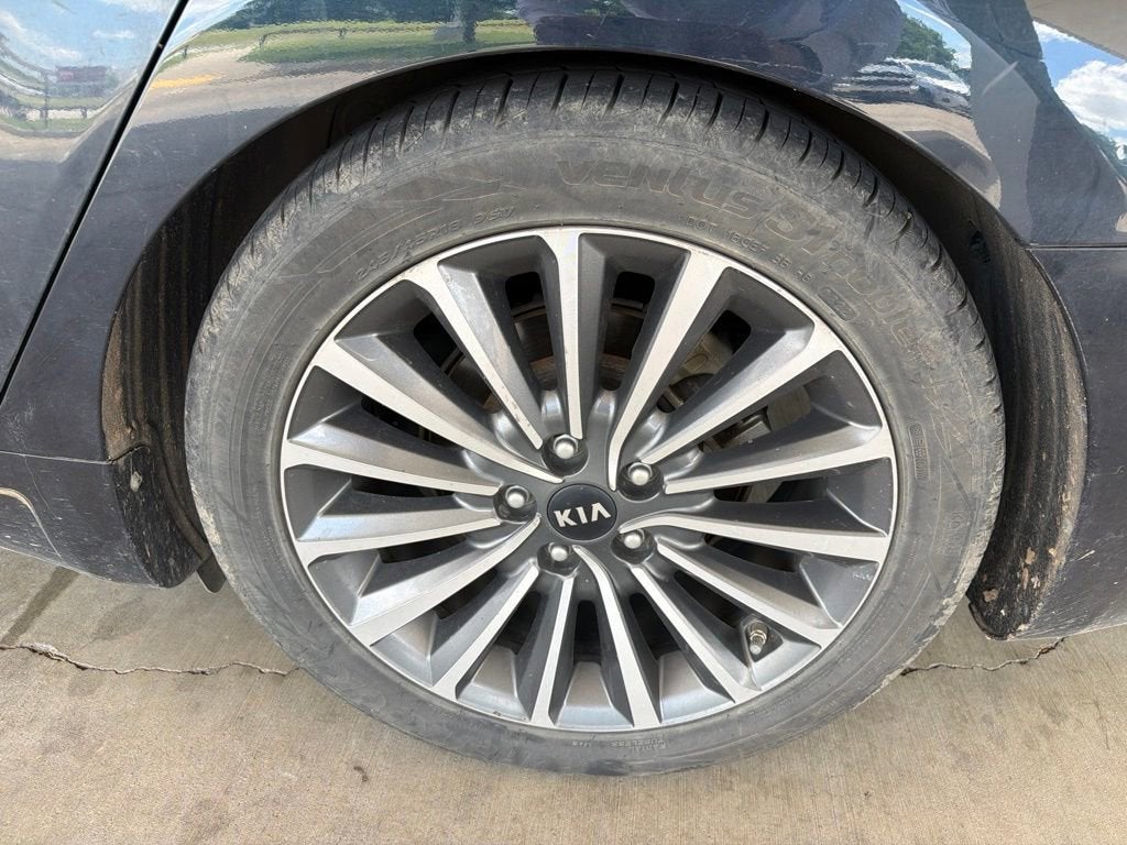 2017 Kia Cadenza Premium