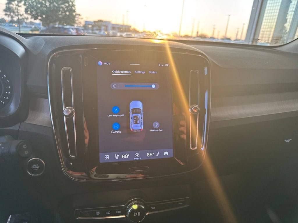 2024 Volvo XC40 Plus Dark Theme