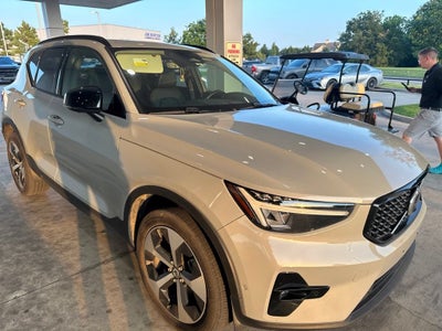 2024 Volvo XC40 Plus Dark Theme