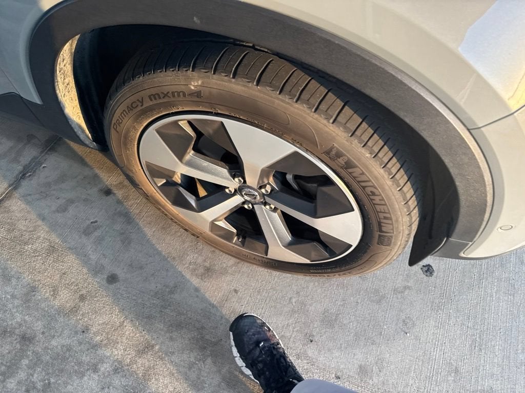 2024 Volvo XC40 Plus Dark Theme