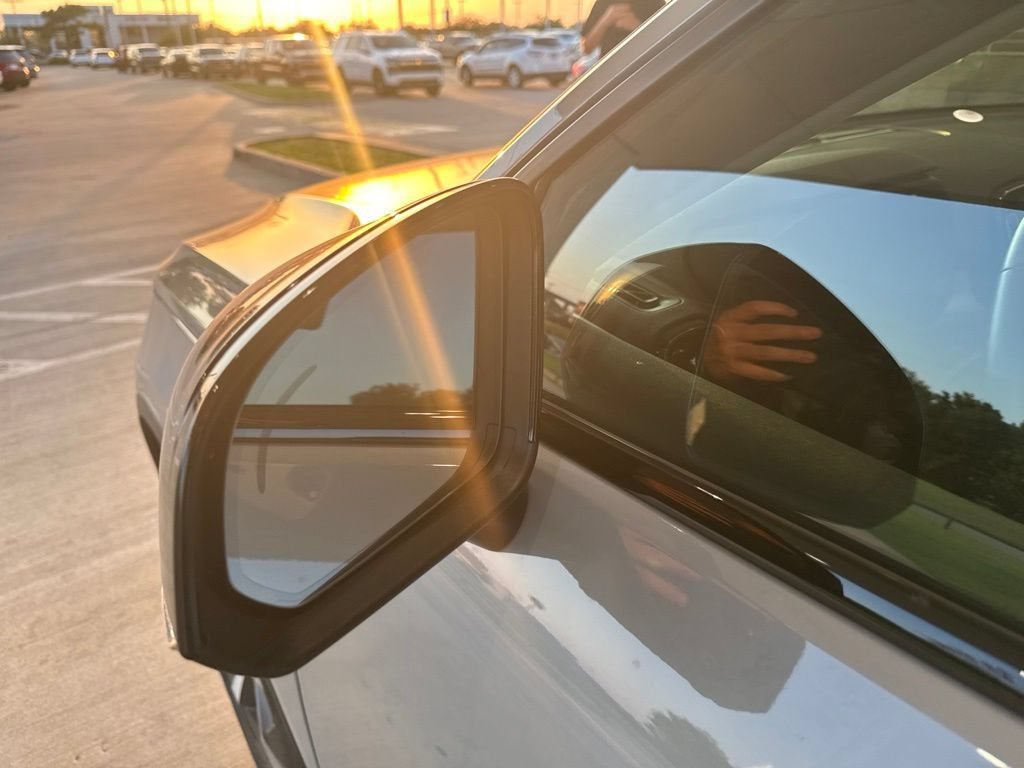2024 Volvo XC40 Plus Dark Theme